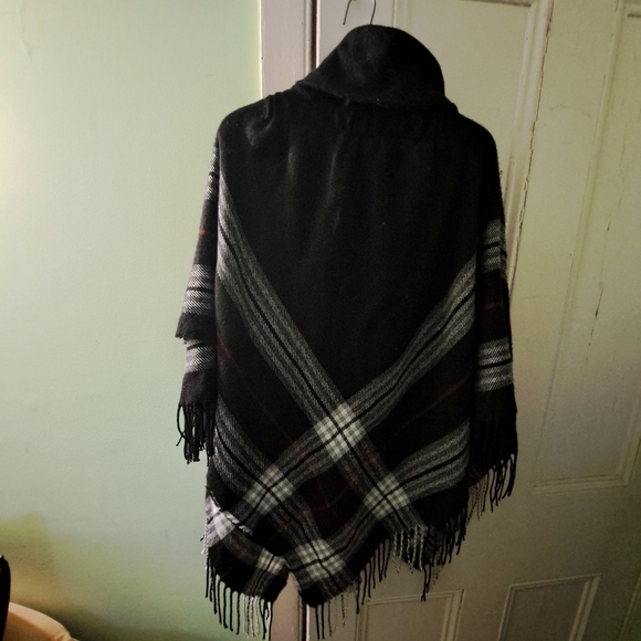 Cleo Women's Poncho Sweater - Picture 9 of 15